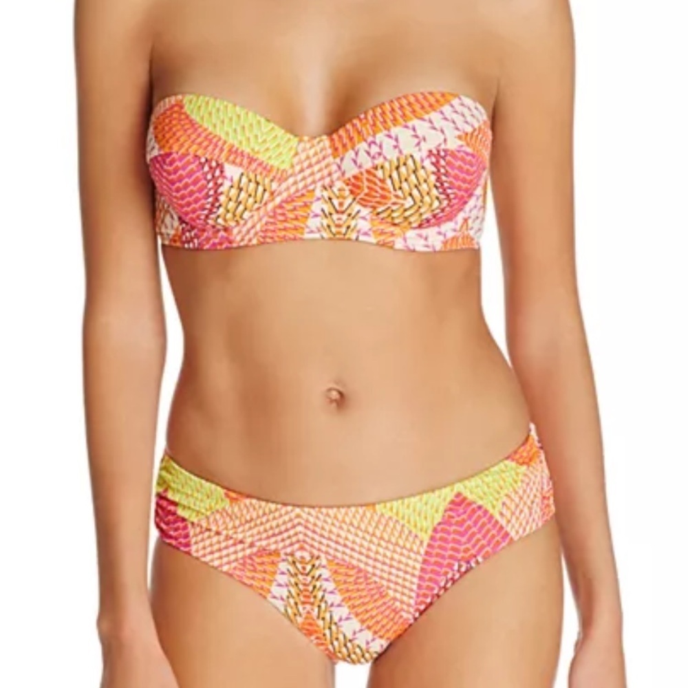 NWT Echo Design Havana Geo Underwire Strapless
Top Matching Bikini Bottom